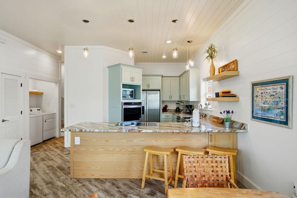 House, Multiple Beds (The Yellow Rose #3) | Private kitchen | Oven, toaster