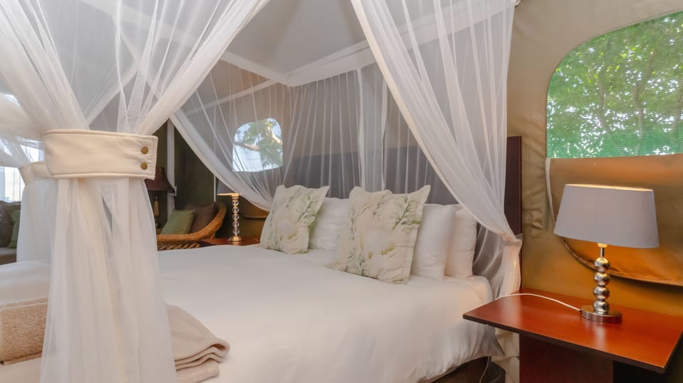 Large Safari Tent with Deck | WiFi (free), bed sheets