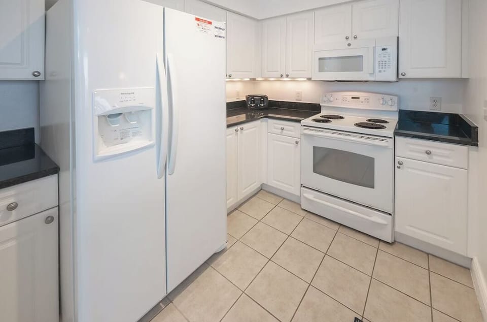 Condo, 1 King Bed with Sofa bed (Emerald Beach 1628) | Private kitchen | Oven, toaster, cookware/dishes/utensils
