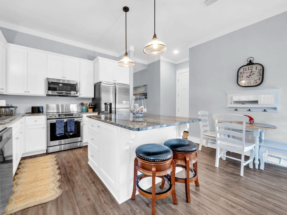 House, Multiple Beds (The Grand Castle) | Private kitchen | Oven, cookware/dishes/utensils