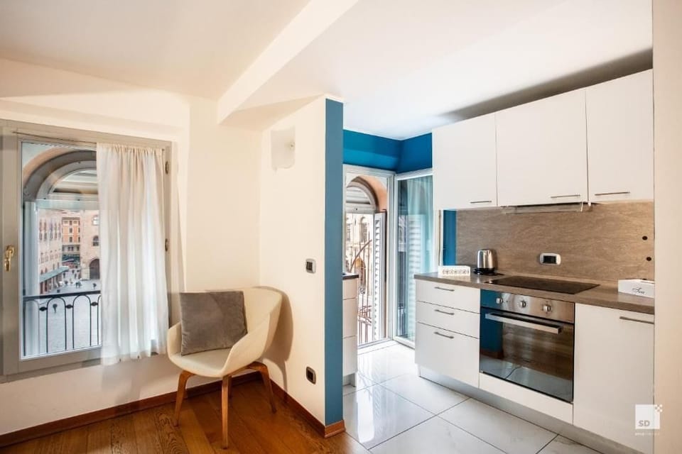 Apartment, Balcony, City View | Private kitchen | Electric kettle, toaster, dining tables