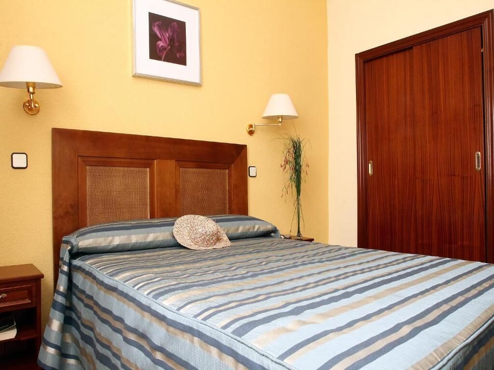 In-room safe, desk, blackout drapes, free WiFi