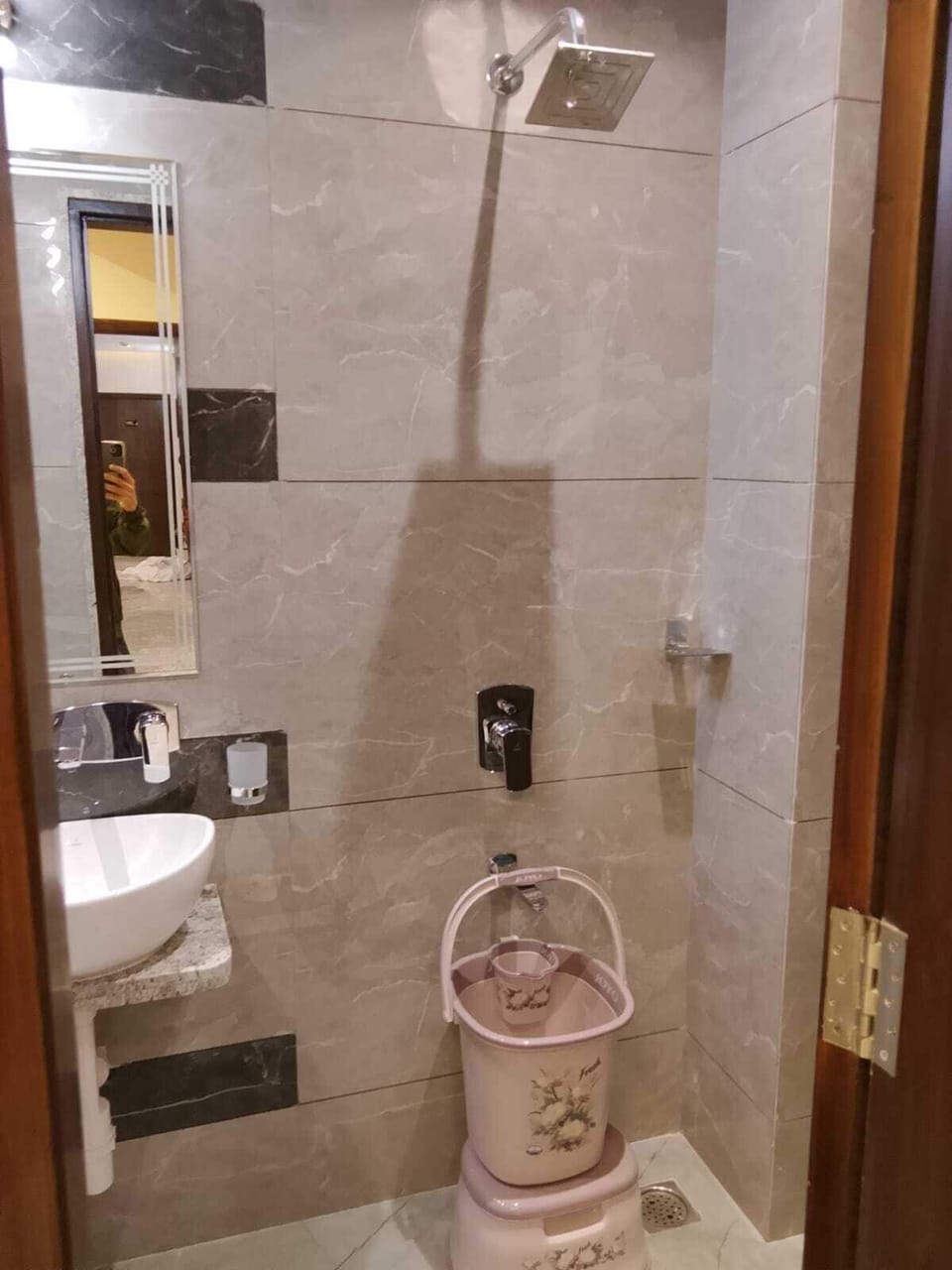 Deluxe Double Room | Bathroom | Shower, free toiletries, towels, soap