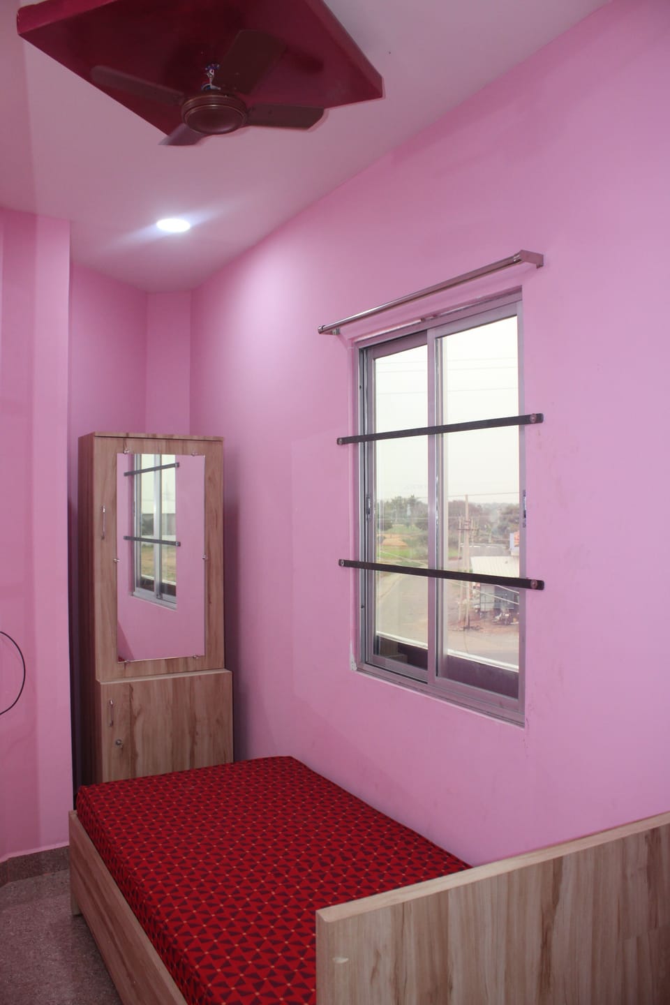 Basic Single Room | In-room safe, free WiFi
