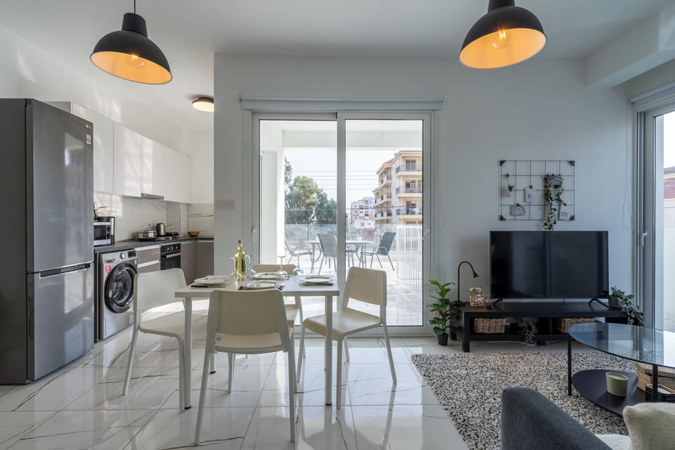 Apartment, 1 Double Bed with Sofa bed, Kitchen, City View | Dining