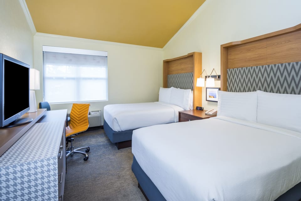 Hypo-allergenic bedding available, in-room safe, blackout drapes