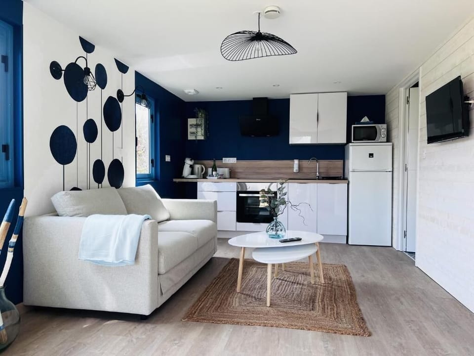 1 Bedroom Spa Lodge | Private kitchen | Highchair