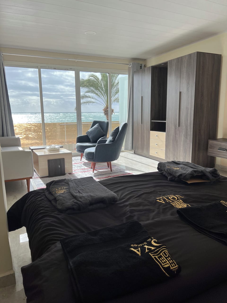 Desk, laptop workspace, WiFi (free)