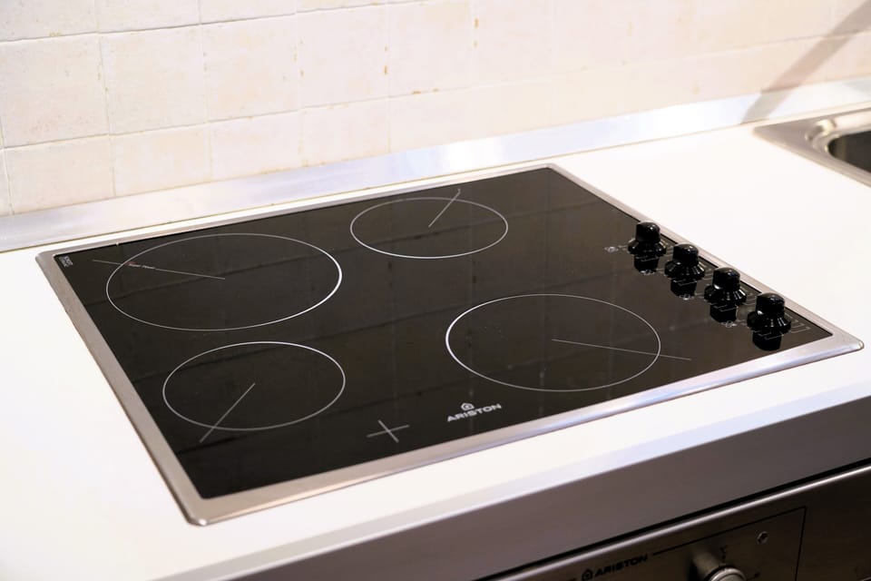 Comfort House, City View | Private kitchen | Fridge, oven, stovetop, cookware/dishes/utensils