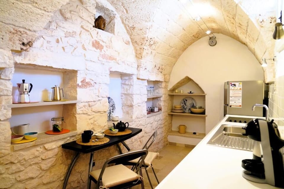 Comfort House, City View | Private kitchen | Fridge, oven, stovetop, cookware/dishes/utensils