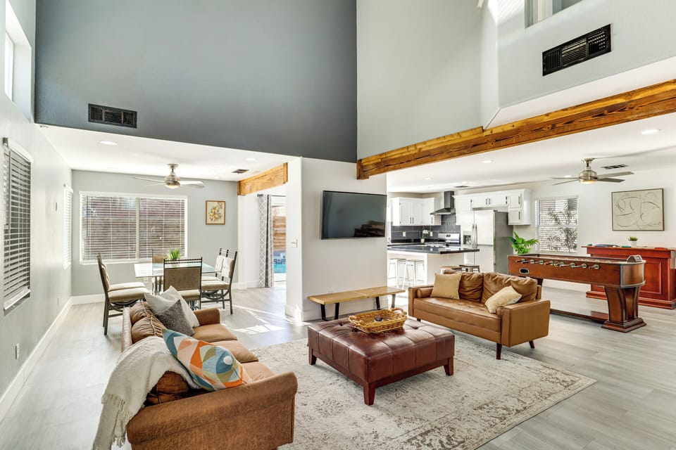 House (5 Bedrooms) | Interior