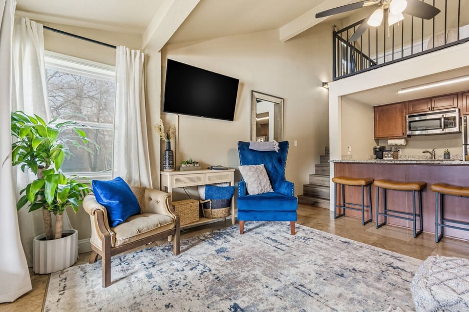 Condo, 2 Bedrooms | Living area | Smart TV, streaming services