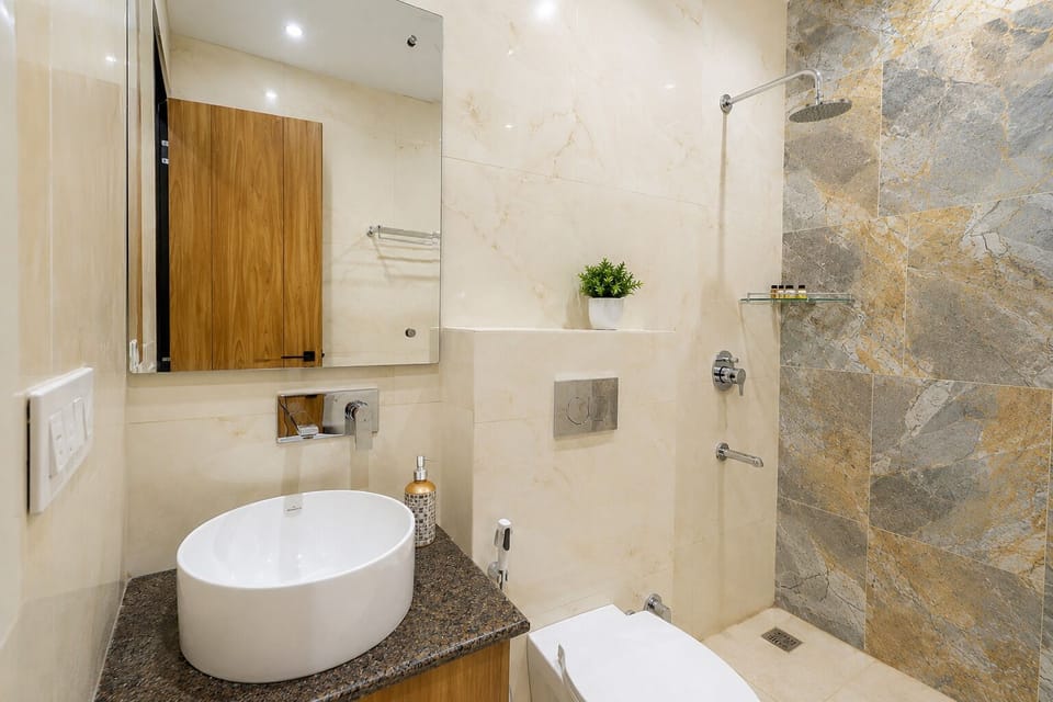 Premium Room, City View | Bathroom | Shower, free toiletries, towels, soap