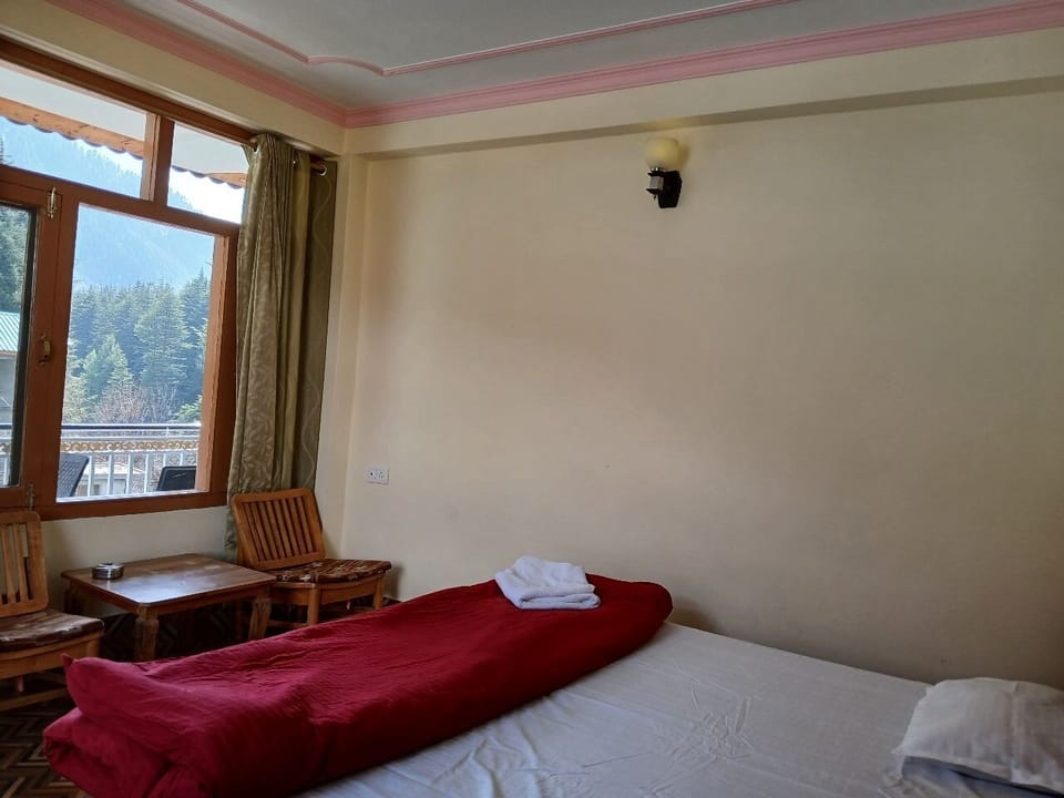 Basic Room, Hill View