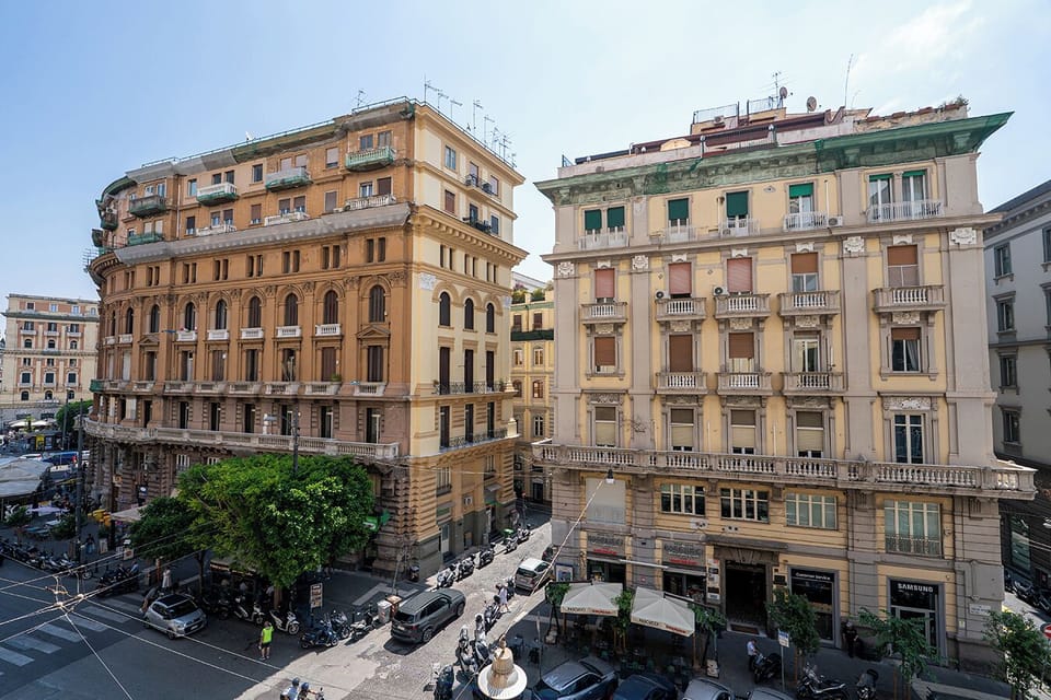 Camera Deluxe edificio separato P.zza Bovio | View from room