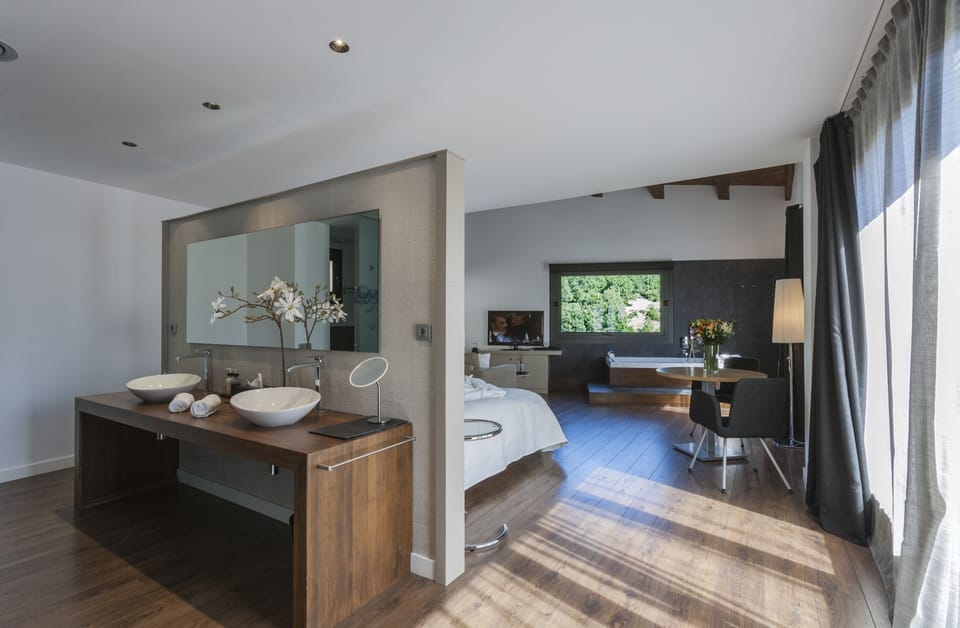 Suite | Desk, blackout drapes, soundproofing, rollaway beds