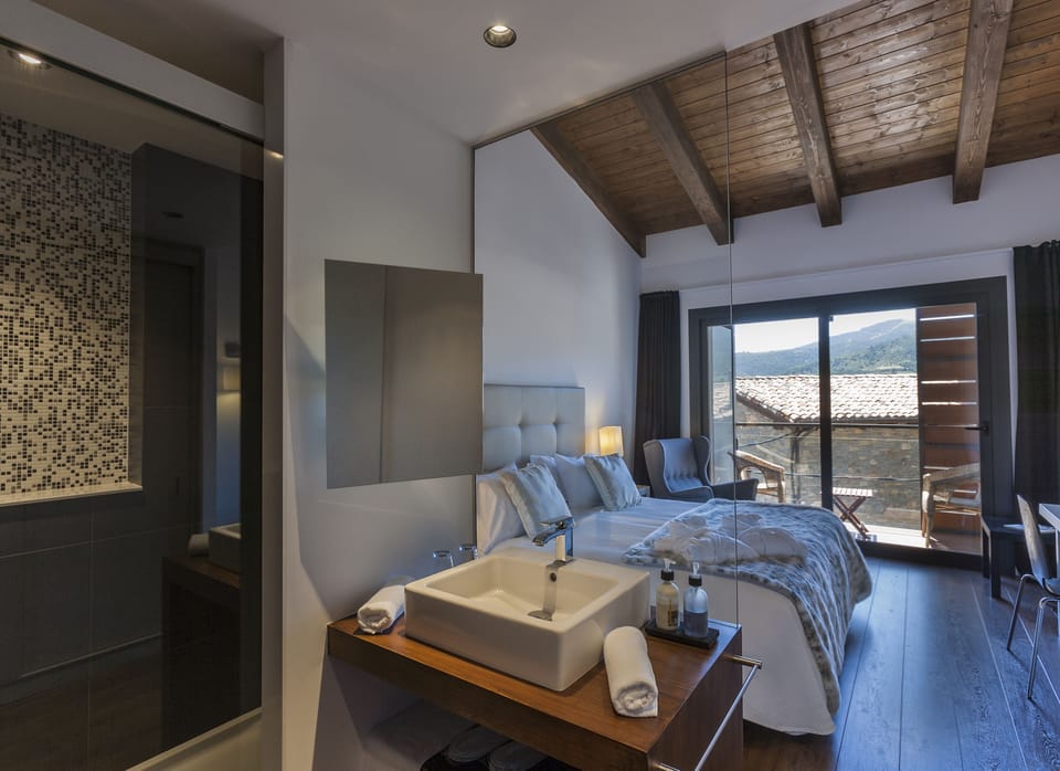 Deluxe Double or Twin Room (with Spa Access) | Desk, blackout drapes, soundproofing, rollaway beds