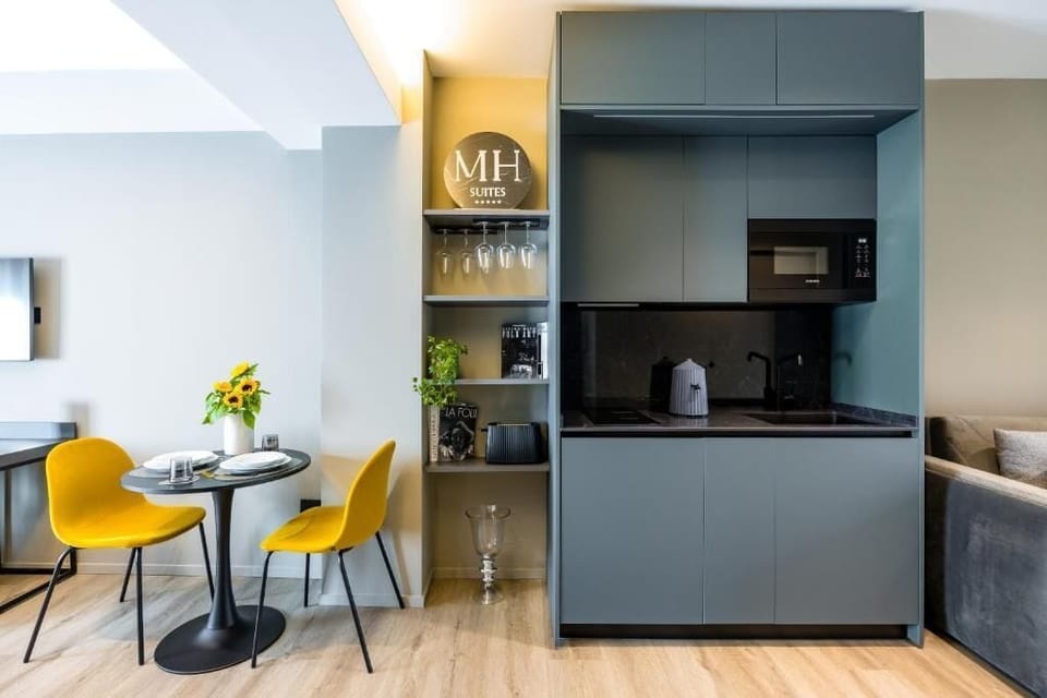 Junior Suite, 1 Queen Bed with Sofa bed, City View | Private kitchen | Mini-fridge, coffee/tea maker