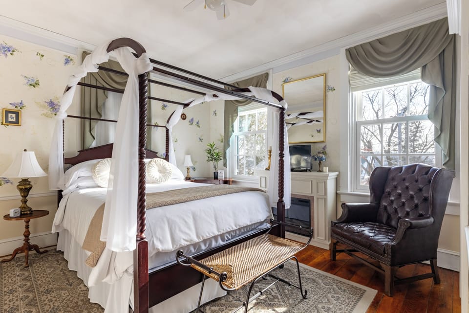 Double Room, City View | Individually decorated, individually furnished, blackout drapes