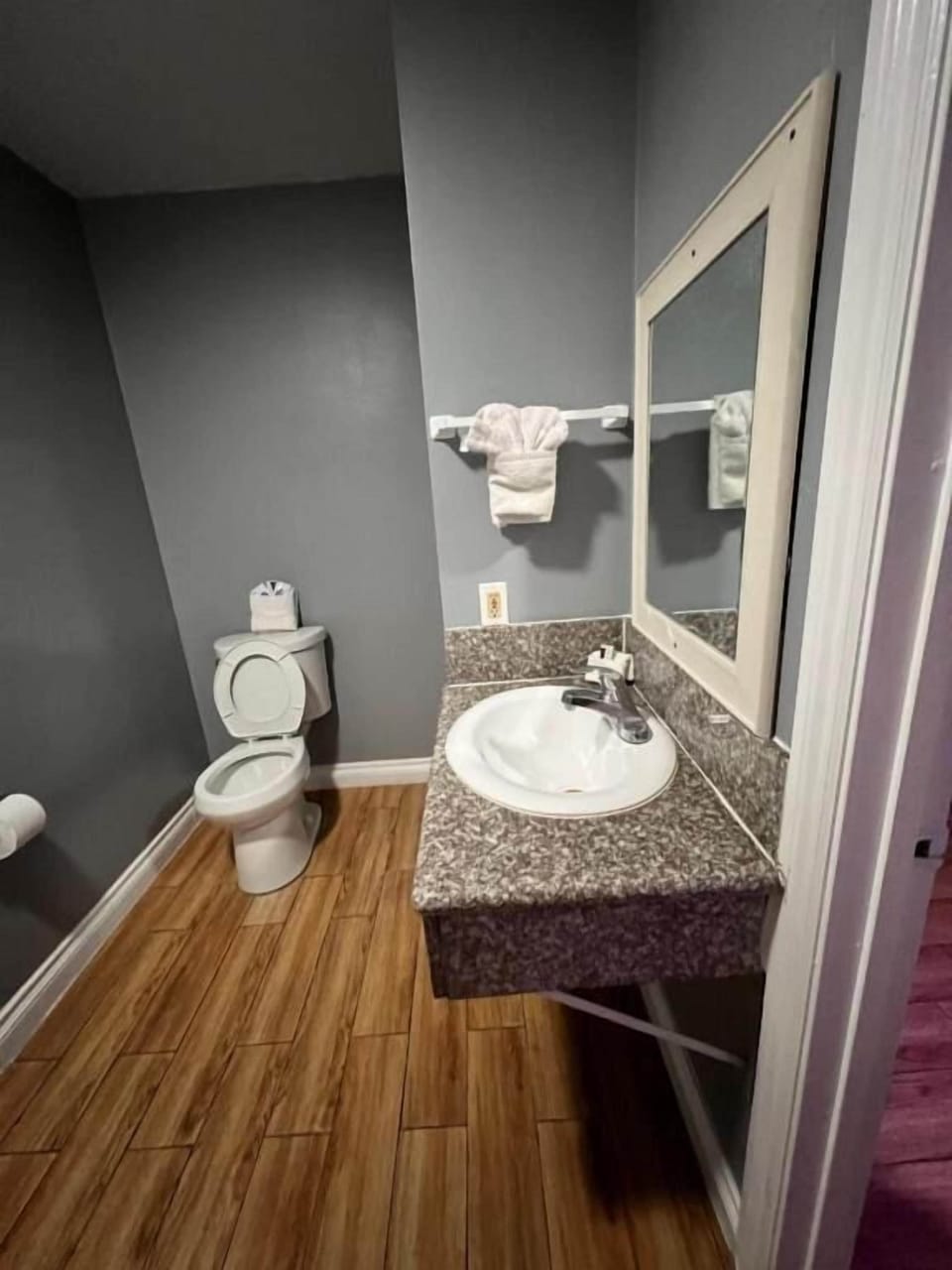 Deluxe Double Room | Bathroom | Shower, towels, soap, shampoo