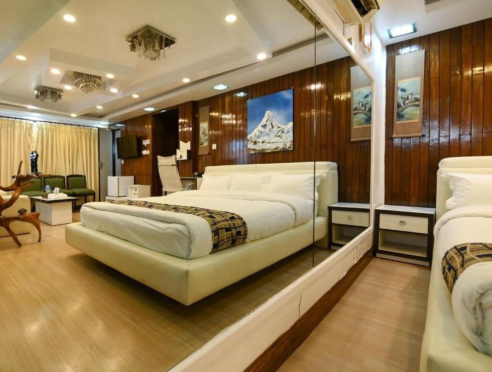 Executive Suite, Balcony | In-room safe, soundproofing, iron/ironing board, free WiFi