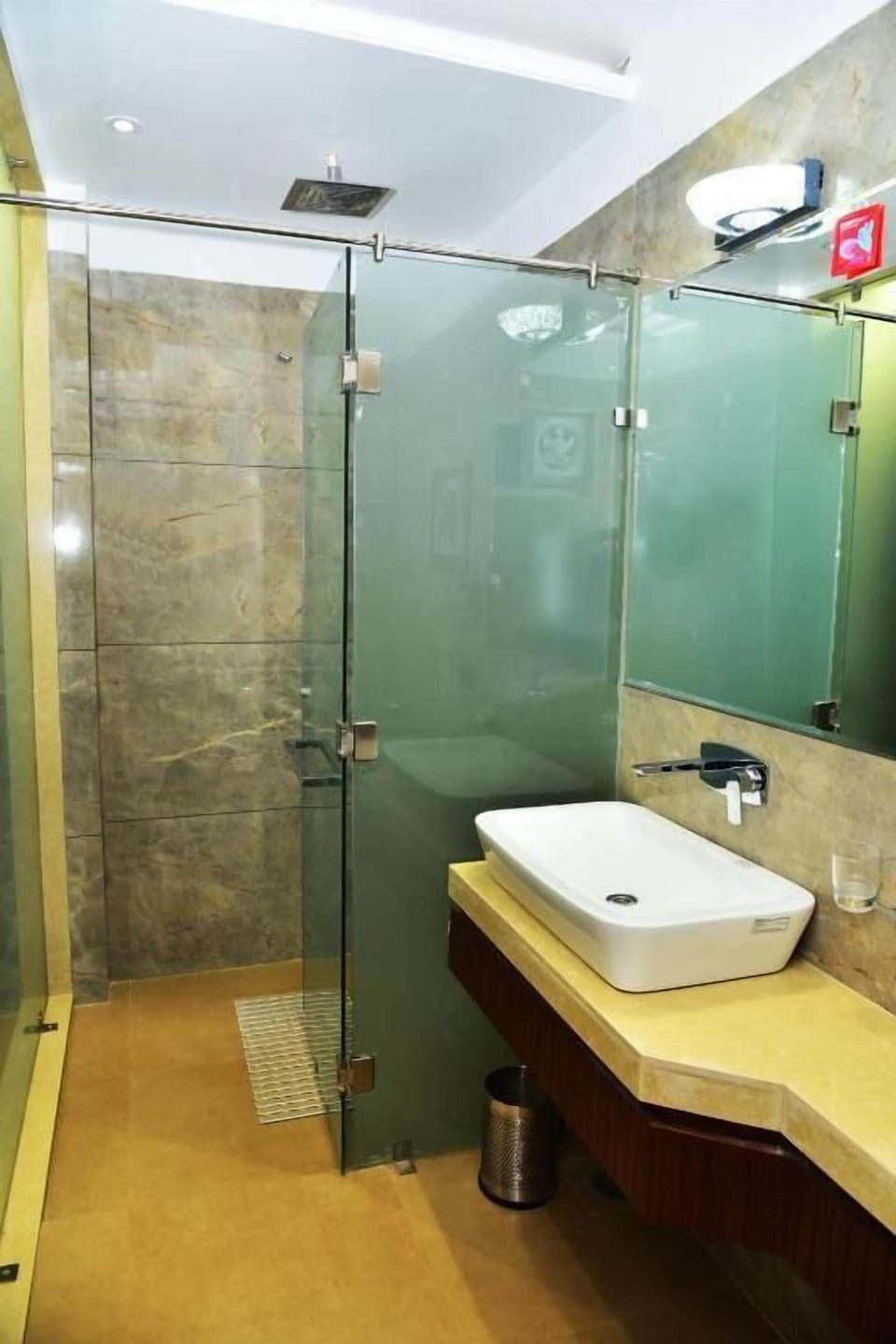 Deluxe Double Room, City View | Bathroom | Hair dryer, slippers, towels, soap