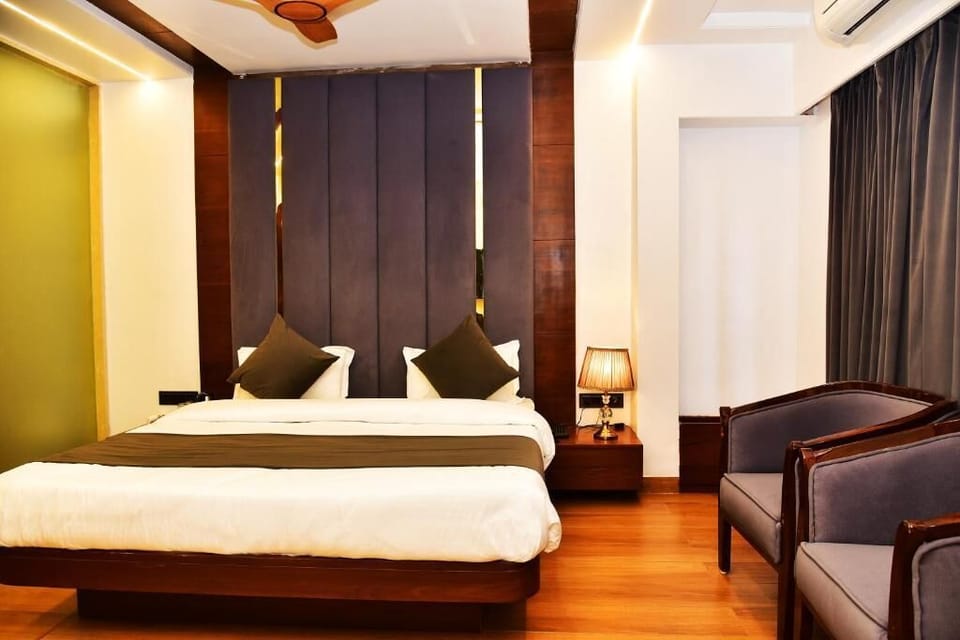 Deluxe Double Room, City View | Desk, WiFi (free)