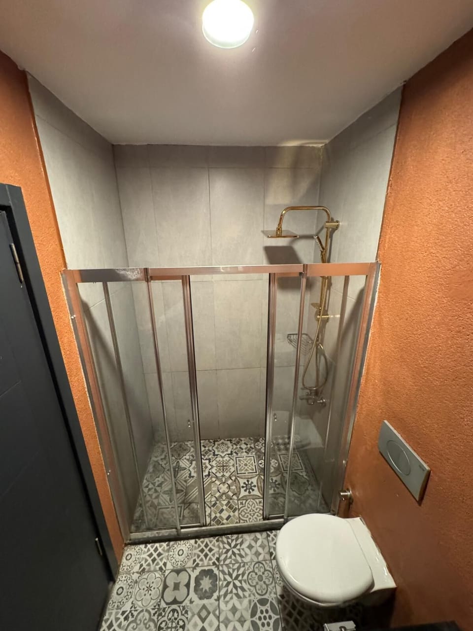 Comfort Apartment, City View | Bathroom | Shower, free toiletries, hair dryer, towels