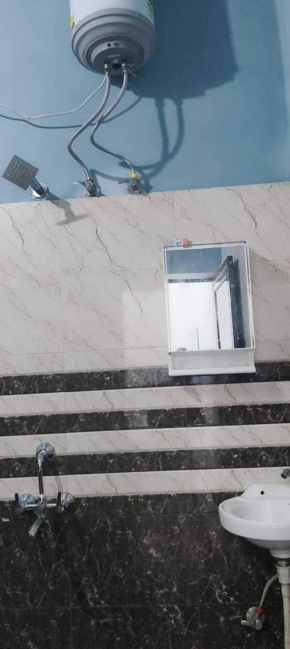 Deluxe Room, Air conditioning | Bathroom | Shower, free toiletries, soap, shampoo