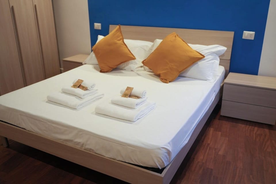 Deluxe Apartment, 2 Bedrooms | Iron/ironing board, WiFi (free)