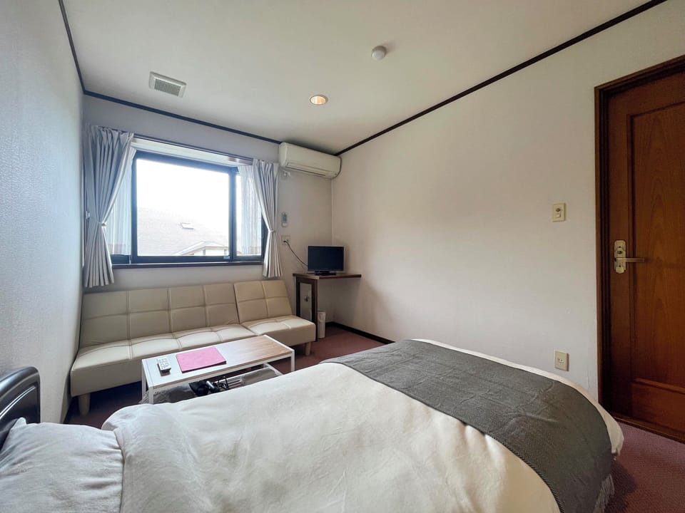 Twin Room | Free WiFi, bed sheets