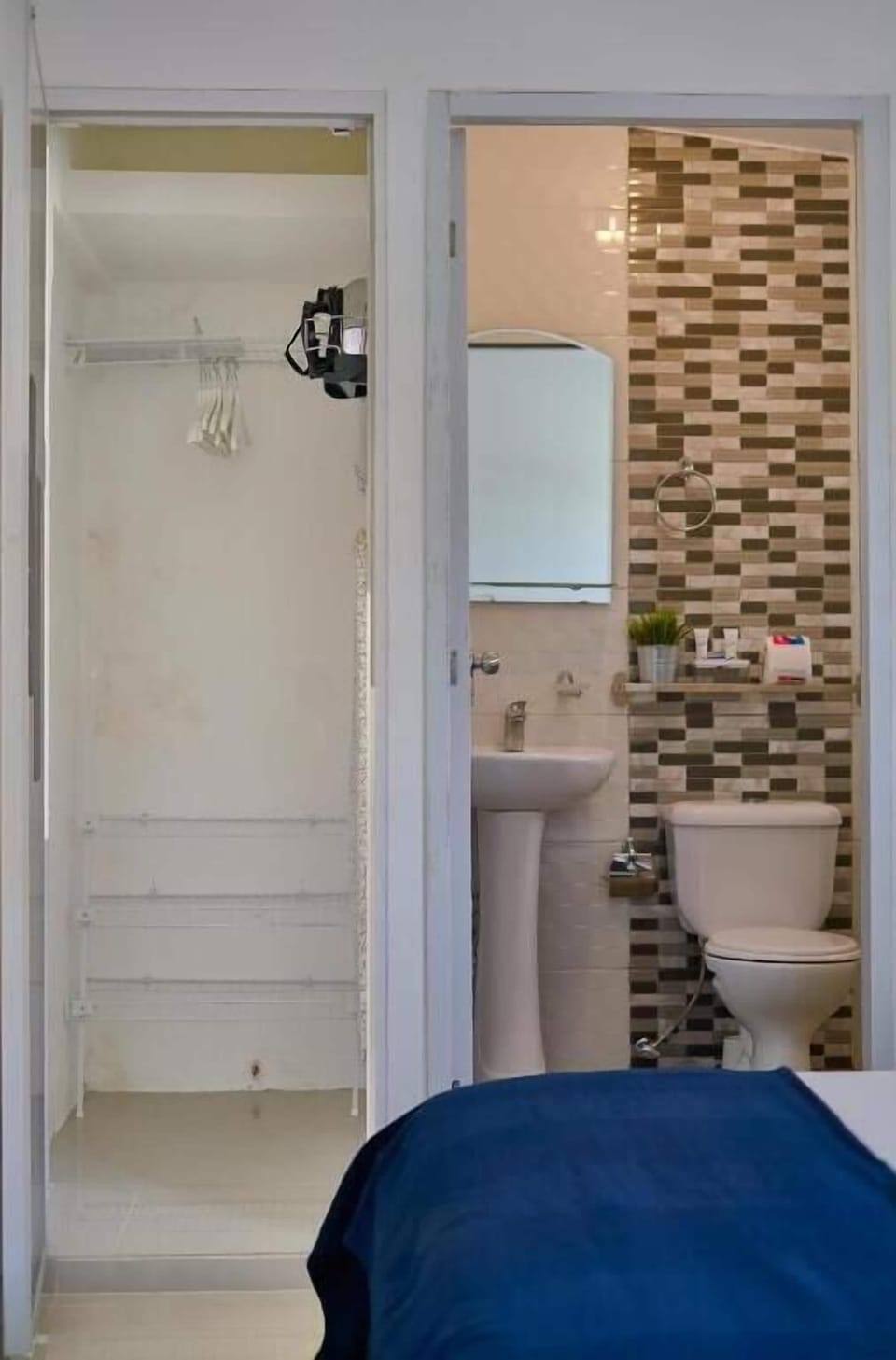 Basic Apartment, 1 Queen Bed, Kitchen, City View | Bathroom | Shower, towels, soap, toilet paper