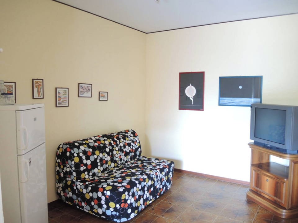 Apartment, 2 Bedrooms, Balcony, Garden View | Room amenity