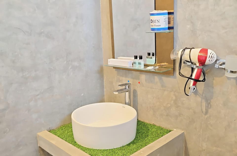 Deluxe Double Room, Mountain View | Bathroom | Free toiletries, hair dryer, slippers, bidet