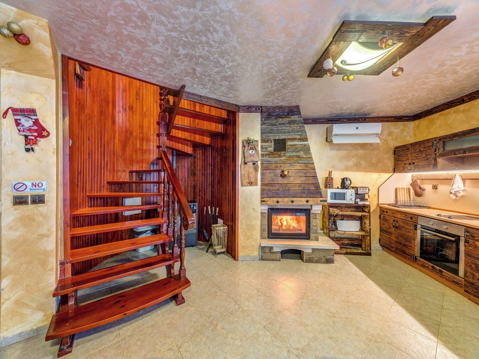Deluxe Villa, Fireplace, Mountain View | Living area | Fireplace