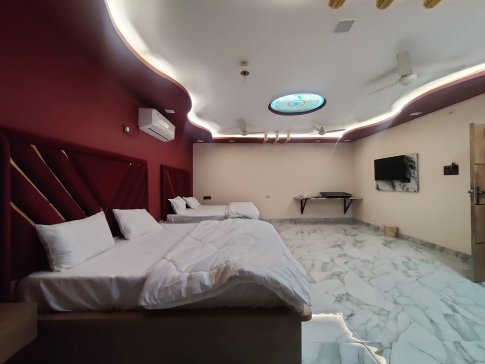 Family Double or Twin Room | Desk, WiFi (free)
