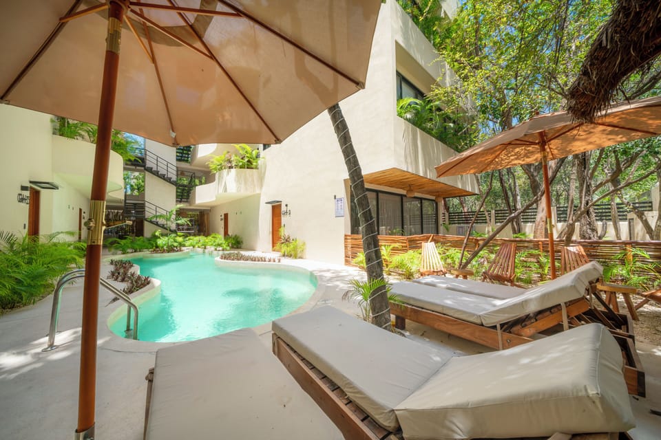 2 outdoor pools