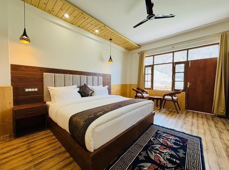 Luxury Double Room, Mountain View | Desk, WiFi (free)