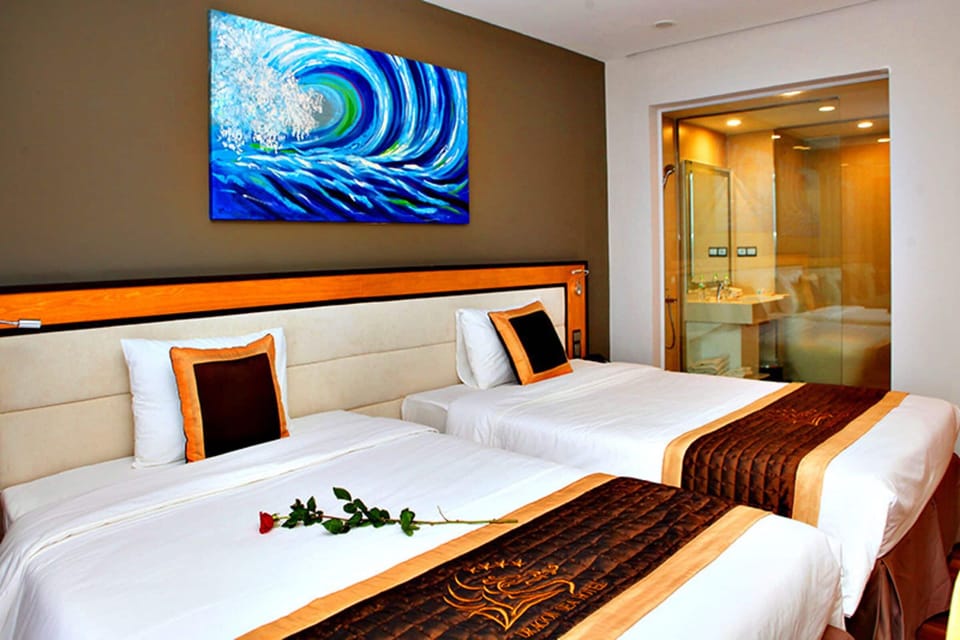Deluxe Room (City & Sea) | Minibar, desk, blackout drapes, soundproofing