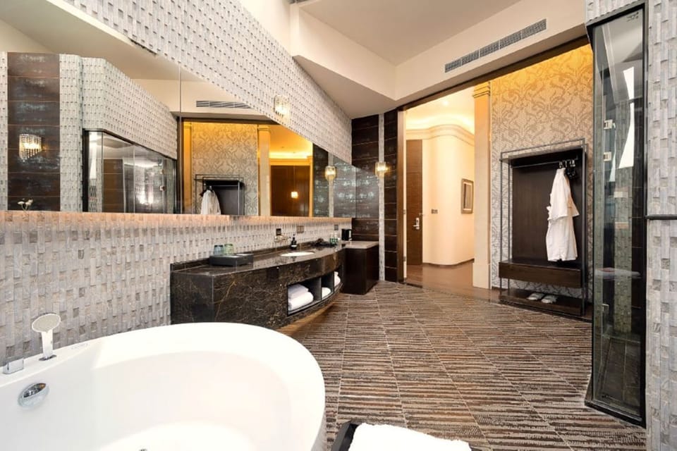 Standard Double Room | Bathroom | Hair dryer, slippers, towels, shampoo