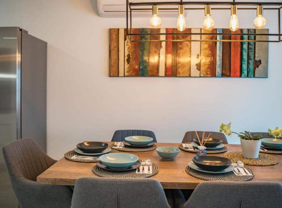 Villa (Three Bedroom Villa) | Dining room