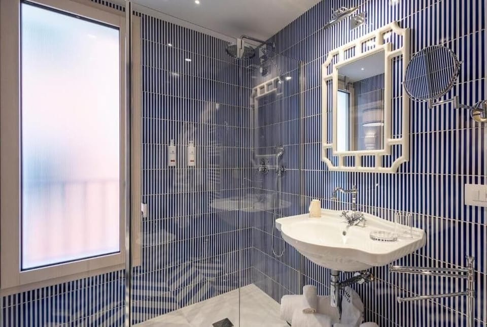 Superior Double Room | Bathroom