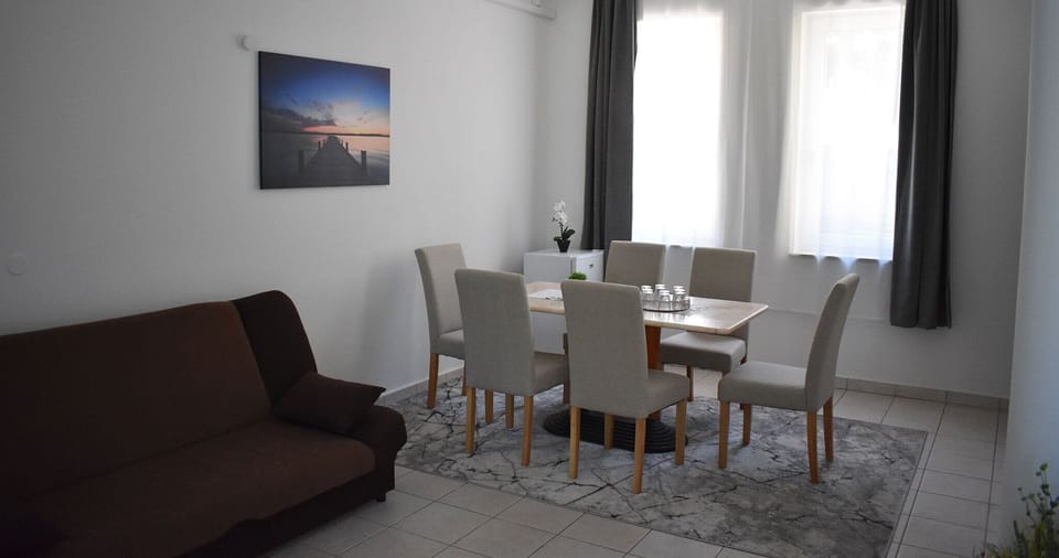 Superior Suite, 1 Bedroom, Patio | In-room dining