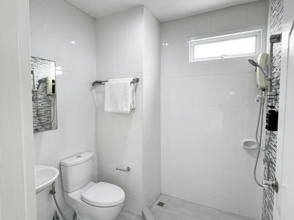 Grand Suite, City View | Bathroom | Slippers, bidet