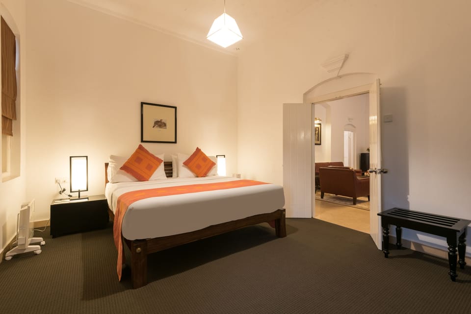 Suite | Blackout drapes, iron/ironing board, free WiFi, bed sheets