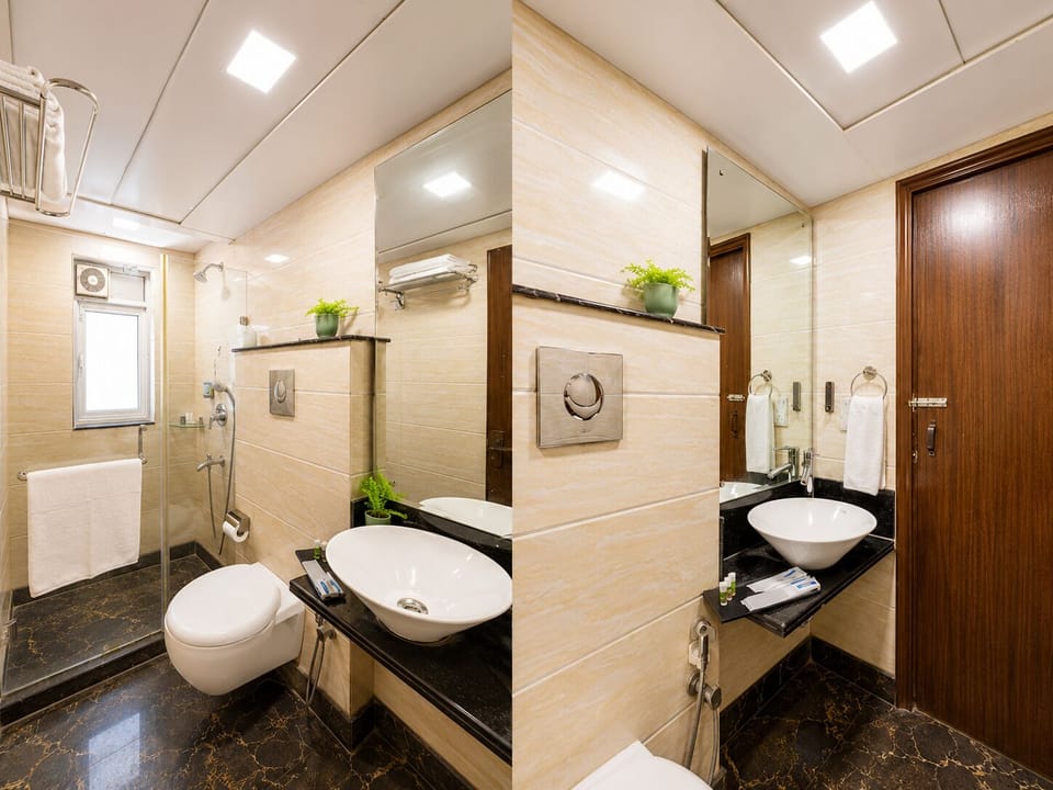 Deluxe Room, 1 King Bed | Premium bedding, desk, free WiFi, bed sheets