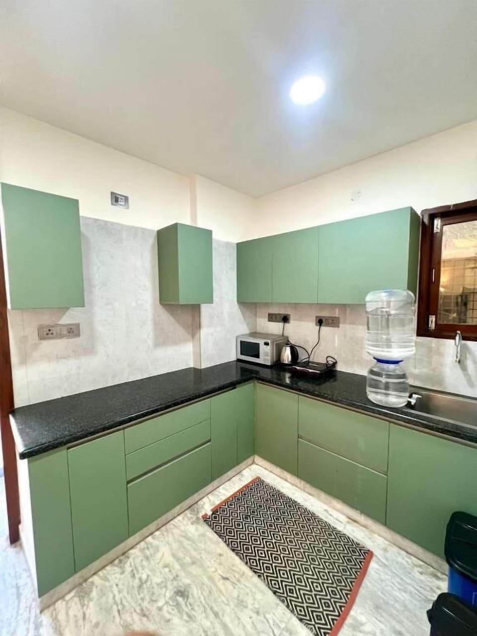Oven, cookware/dishes/utensils
