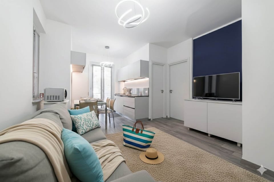 Apartment | Living area | Flat-screen TV