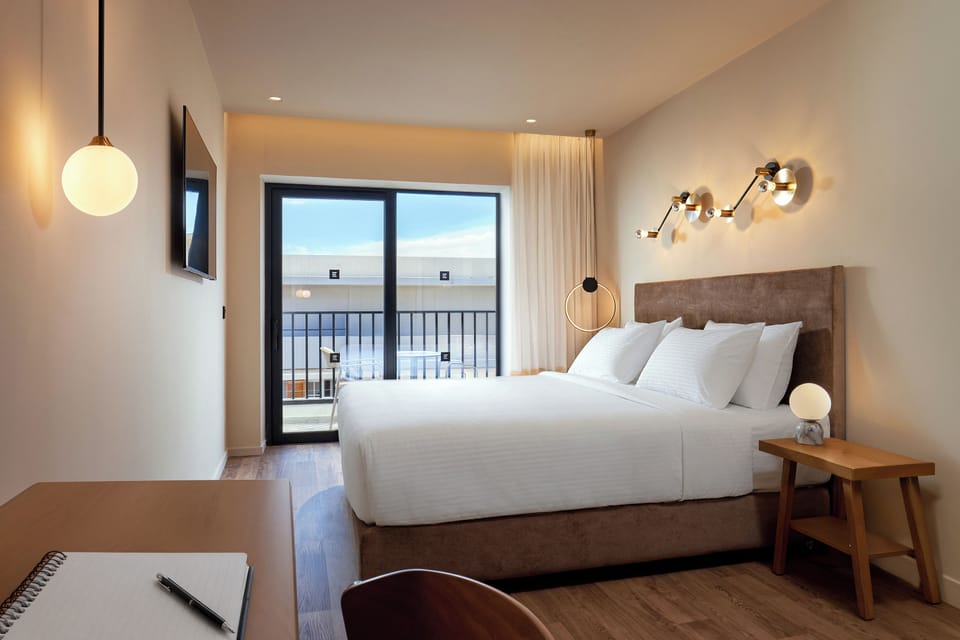 Double Standard Room City View | Premium bedding, in-room safe, desk, laptop workspace