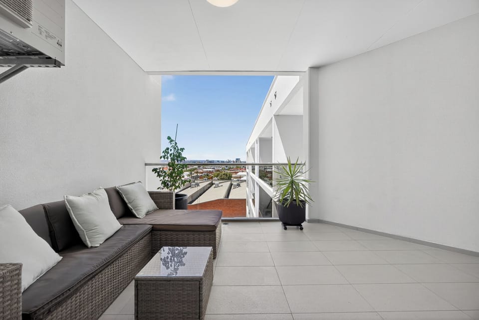 Apartment, City View | Living area